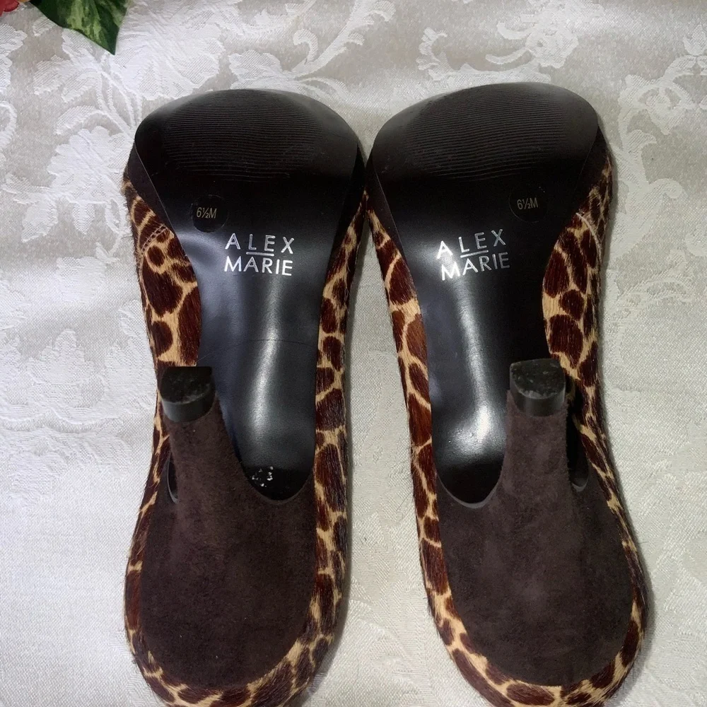 Alex Marie 3” Giraffe Velvet Peep Toe Party Heels Size 6.5 - Picture 11 of 11